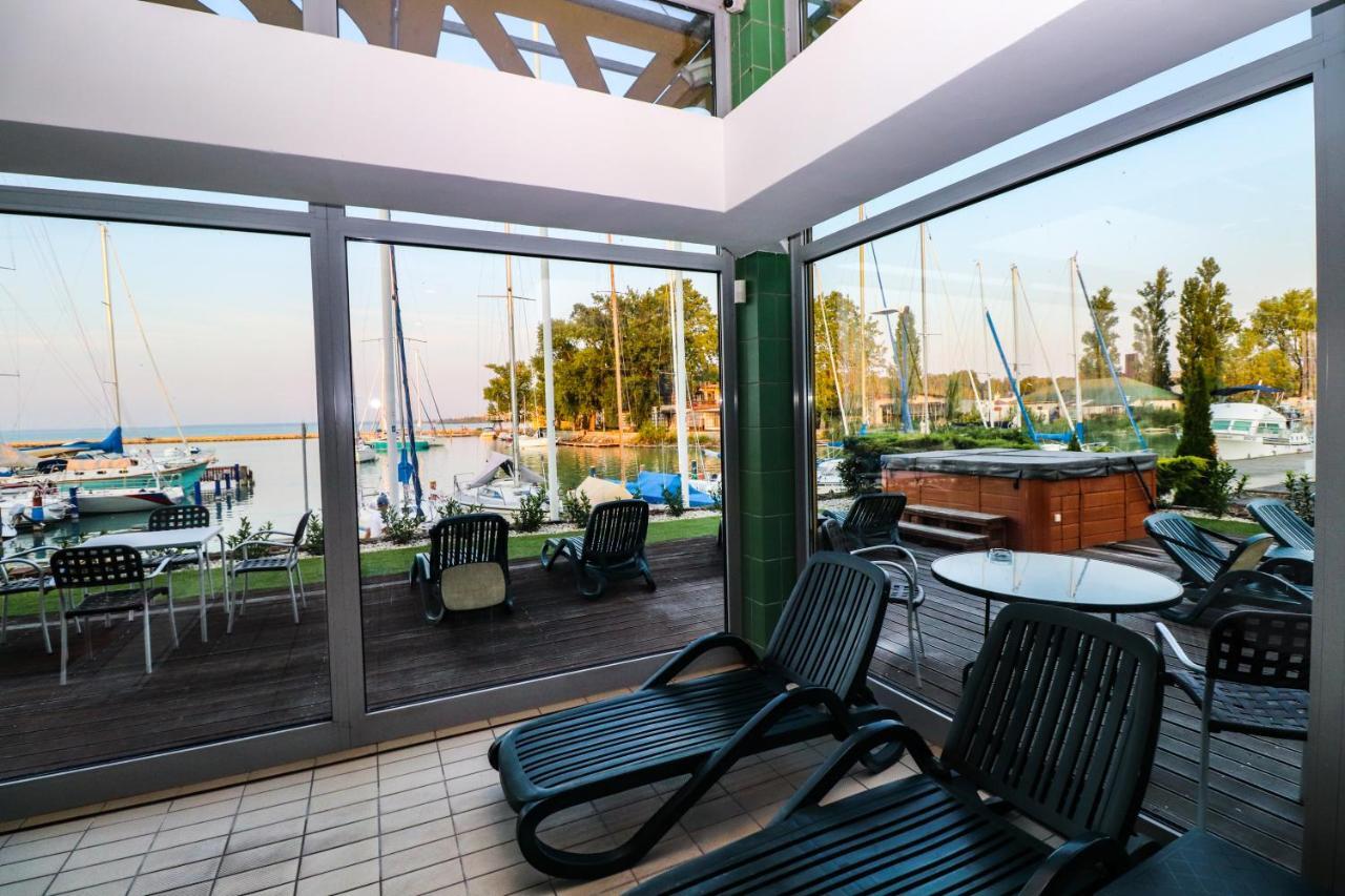 Hotel Yacht Wellness&Business Siófok Exterior foto